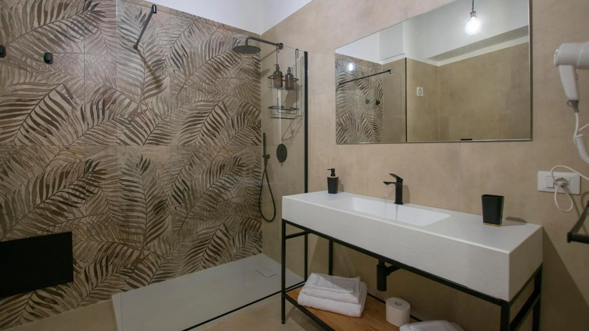 Massimo Rooms And Suite Palermo Konukevi